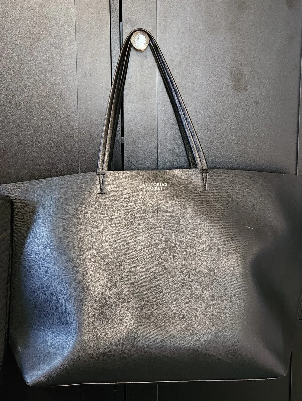 3 Totes Totally + VS Wristlet Bundle. MSRP $264. Large Totes. - Picture 6 of 7
